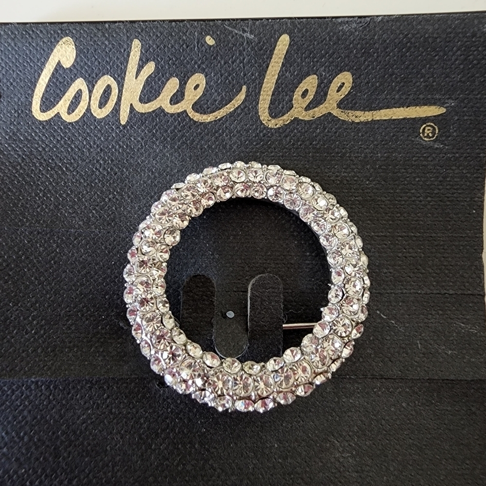 Cookie Lee silver jeweled circle shaped crystal brooch pin NWT - Picture 2 of 8